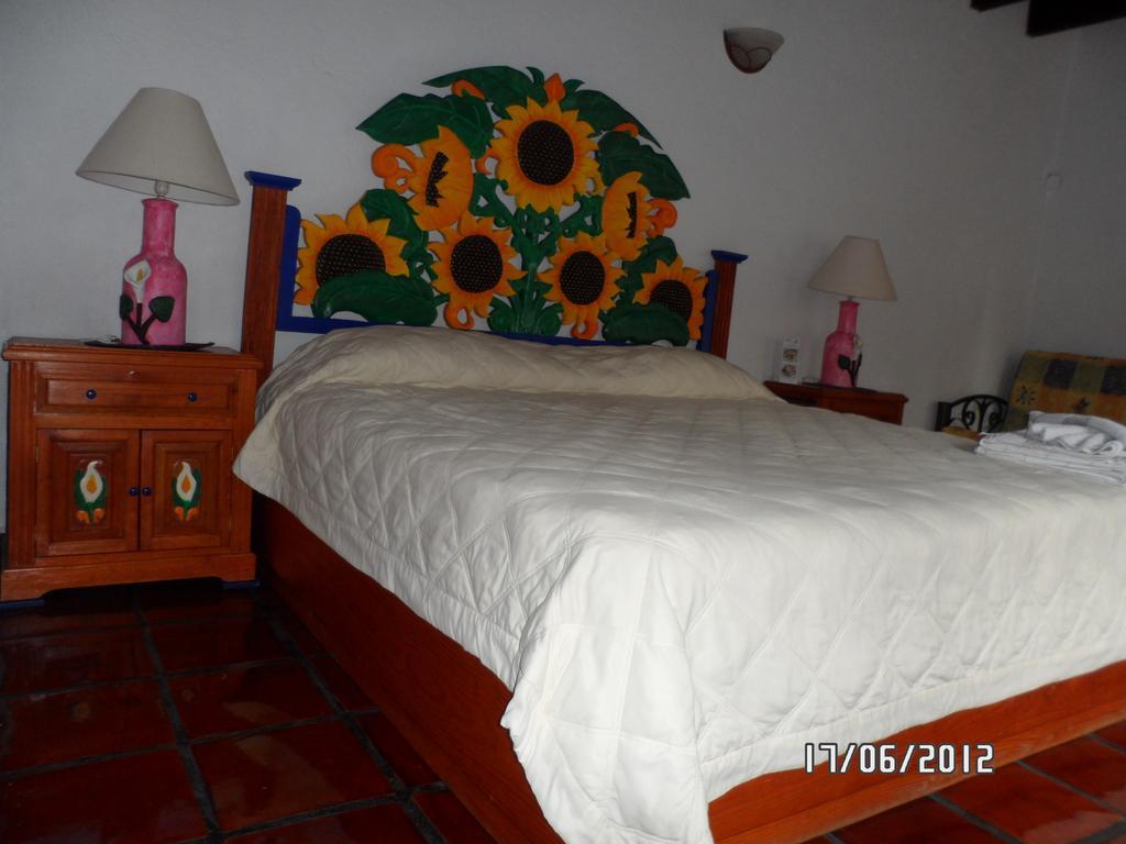 Hotel Spa Mi Pueblito Tepoztlan كويرنافاكا الغرفة الصورة